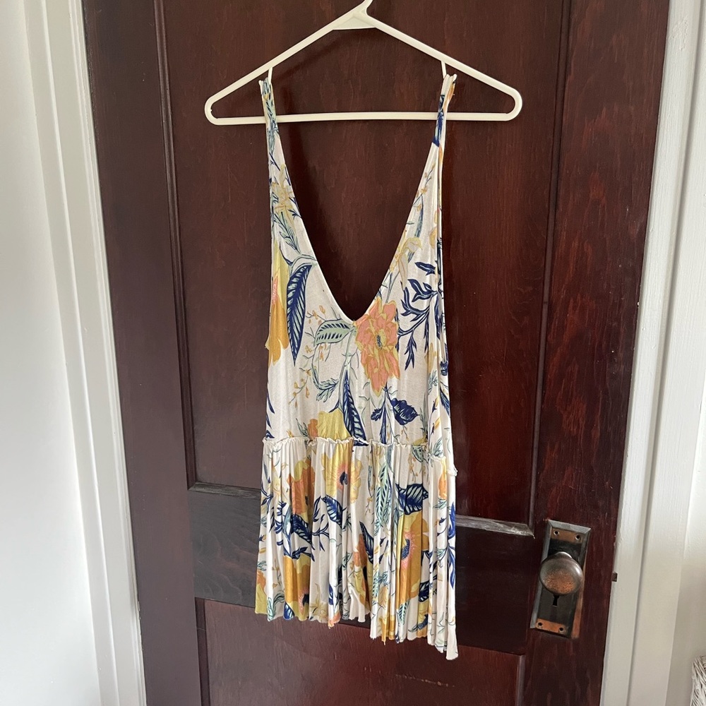 URBAN OUTFITTERS TANK